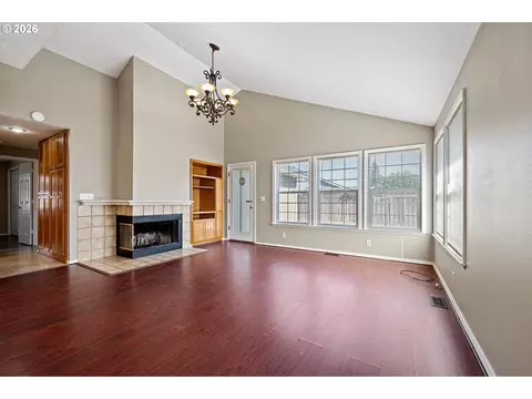 Living - 5792 E St, Springfield, OR 97478 photo 6 of 9