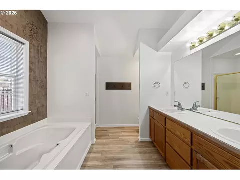 Bath - 5792 E St, Springfield, OR 97478 photo 1 of 3