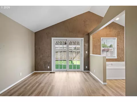 Living - 5792 E St, Springfield, OR 97478 photo 8 of 9