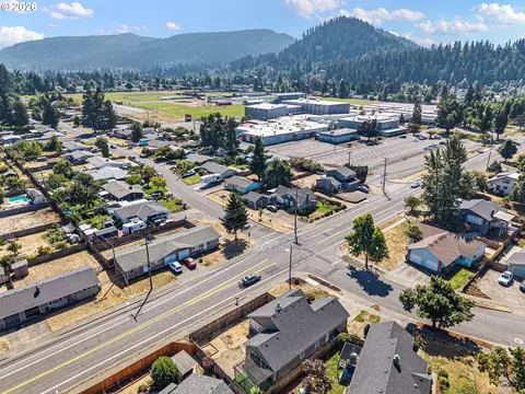 View/Area - 5792 E St, Springfield, OR 97478 photo 2 of 3
