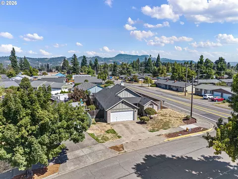 View/Area - 5792 E St, Springfield, OR 97478 photo 1 of 3