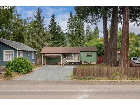 314 S Cedar St, Drain, OR 97435