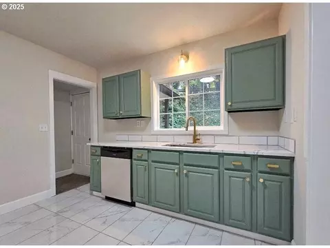 Kitchen - 802 NW 5th Cir, Camas, WA 98607 photo 1 of 3