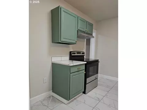 Kitchen - 802 NW 5th Cir, Camas, WA 98607 photo 3 of 3