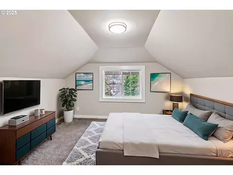 Bedroom - 802 NW 5th Cir, Camas, WA 98607 photo 3 of 4