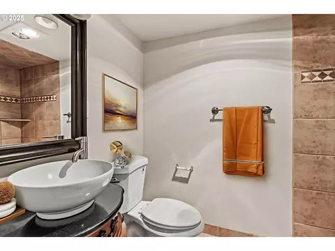 Bath - 802 NW 5th Cir, Camas, WA 98607 photo 3 of 3
