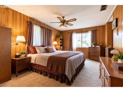 Bedroom - 53254 Bridge Dr, La Pine, OR 97739 photo 1 of 1