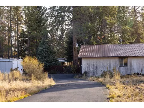 Exterior - 53254 Bridge Dr, La Pine, OR 97739 photo 6 of 10
