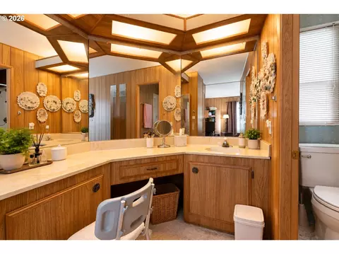 Bath - 53254 Bridge Dr, La Pine, OR 97739 photo 1 of 2