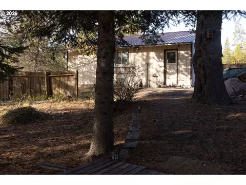 Exterior - 53254 Bridge Dr, La Pine, OR 97739 photo 5 of 10
