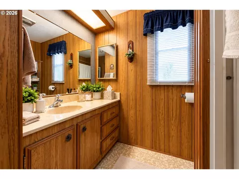 Bath - 53254 Bridge Dr, La Pine, OR 97739 photo 2 of 2