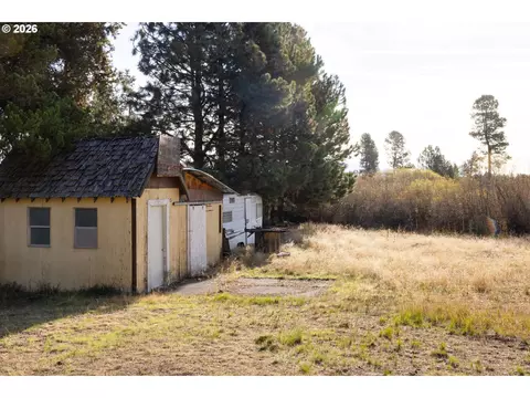 Exterior - 53254 Bridge Dr, La Pine, OR 97739 photo 9 of 10