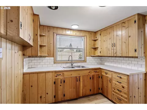 Kitchen - 1008 Coburg Rd, Eugene, OR 97401 photo 5 of 5