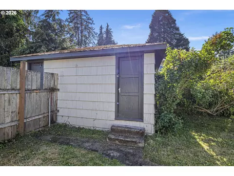 Exterior - 1008 Coburg Rd, Eugene, OR 97401 photo 15 of 15