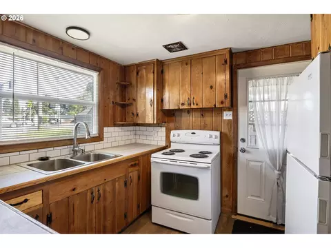 Kitchen - 1008 Coburg Rd, Eugene, OR 97401 photo 1 of 5