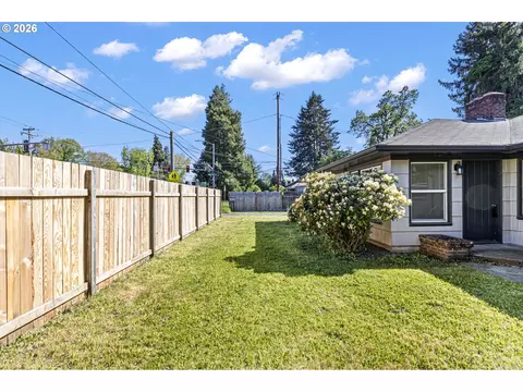Exterior - 1008 Coburg Rd, Eugene, OR 97401 photo 9 of 15