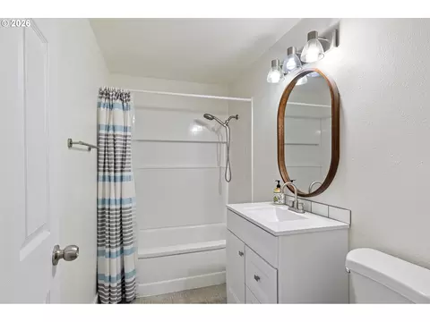 Bath - 1008 Coburg Rd, Eugene, OR 97401 photo 1 of 2