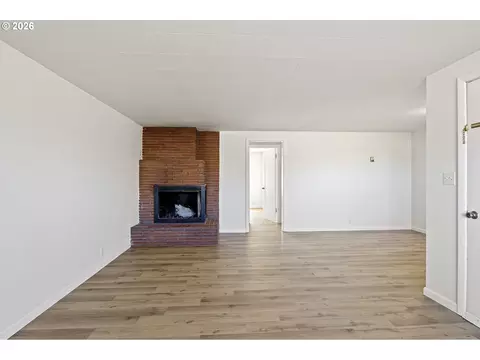Living - 1008 Coburg Rd, Eugene, OR 97401 photo 5 of 7