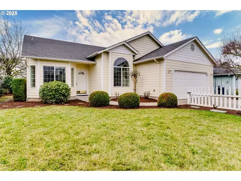 537 Creswood Dr, Creswell, OR 97426
