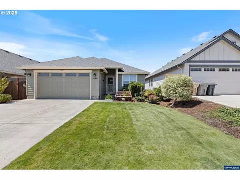 1590 SE Barberry Ave, Dallas, OR 97338