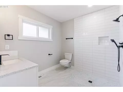 352 NE Lovrien Ave, Gresham, OR 97030 photo 19