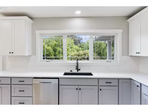 352 NE Lovrien Ave, Gresham, OR 97030 photo 7