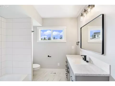 352 NE Lovrien Ave, Gresham, OR 97030 photo 15