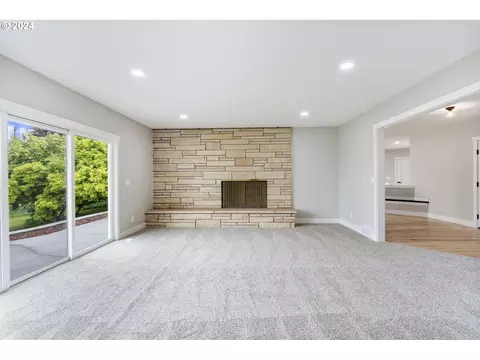 352 NE Lovrien Ave, Gresham, OR 97030 photo 14