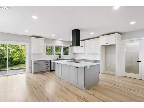 352 NE Lovrien Ave, Gresham, OR 97030 photo 11