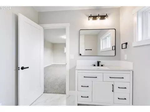 352 NE Lovrien Ave, Gresham, OR 97030 photo 20