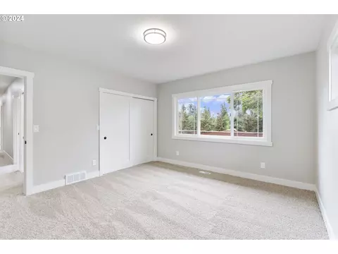 352 NE Lovrien Ave, Gresham, OR 97030 photo 22