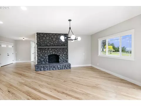 352 NE Lovrien Ave, Gresham, OR 97030 photo 9