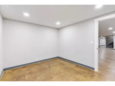 352 NE Lovrien Ave, Gresham, OR 97030 photo 29