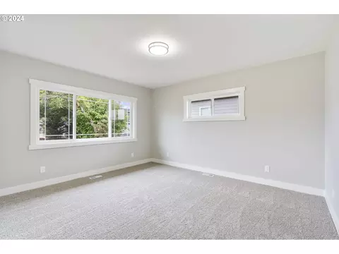 352 NE Lovrien Ave, Gresham, OR 97030 photo 23