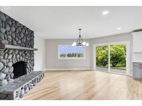 352 NE Lovrien Ave, Gresham, OR 97030 photo 10