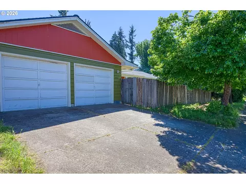 Exterior - 7077 Main St, Springfield, OR 97478 photo 3 of 7