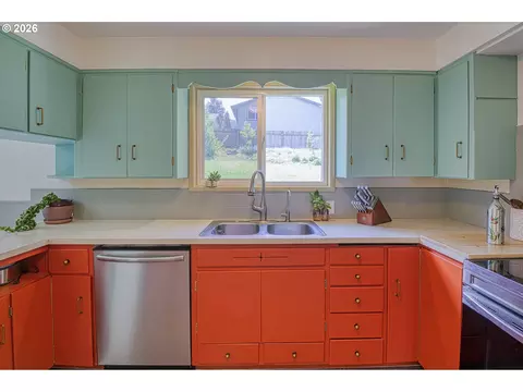 Kitchen - 7077 Main St, Springfield, OR 97478 photo 2 of 3