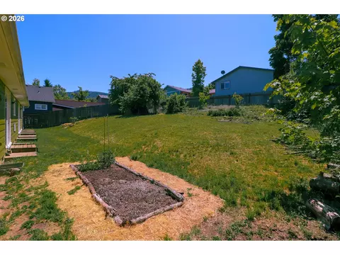 Exterior - 7077 Main St, Springfield, OR 97478 photo 6 of 7