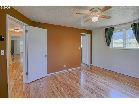 Bedroom - 7077 Main St, Springfield, OR 97478 photo 1 of 8