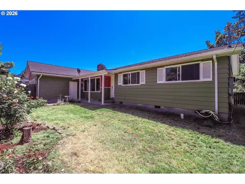 Exterior - 7077 Main St, Springfield, OR 97478 photo 2 of 7