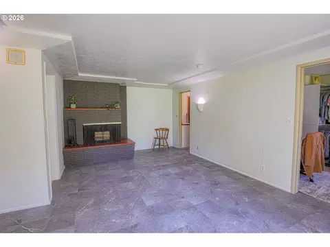 Living - 7077 Main St, Springfield, OR 97478 photo 4 of 6