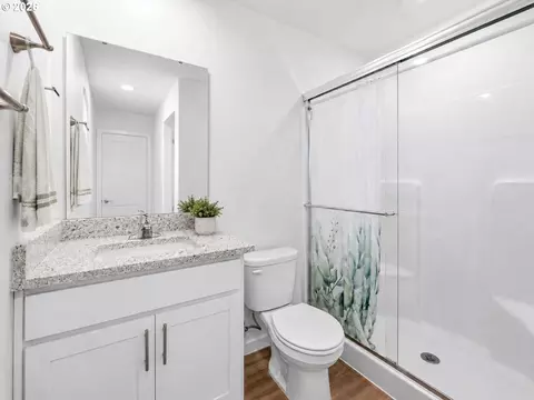 Bath - 4228 SW Phyllis Ave, Gresham, OR 97080 photo 1 of 2