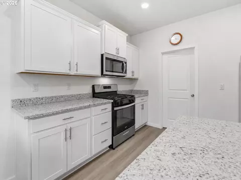 Kitchen - 4228 SW Phyllis Ave, Gresham, OR 97080 photo 2 of 2