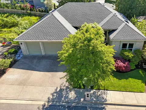 2440 SW 75th Ter, Portland, OR 97225