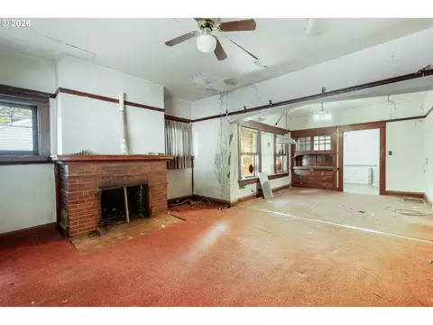 Living - 1258 Washington St, Eugene, OR 97401 photo 1 of 3