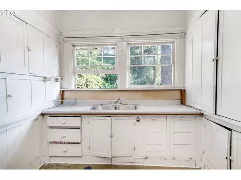 Kitchen - 1258 Washington St, Eugene, OR 97401 photo 2 of 2