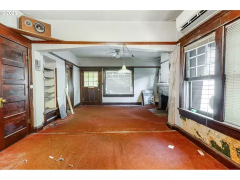 Living - 1258 Washington St, Eugene, OR 97401 photo 3 of 3