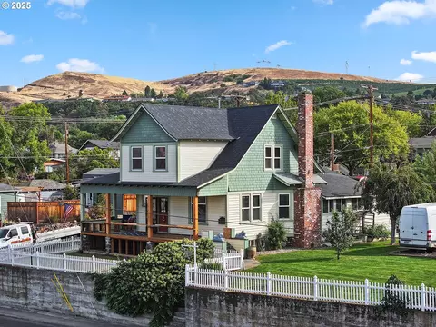 1022 E 10th St, The Dalles, OR 97058