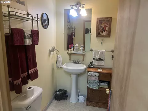 Bath - 51474 Sunflower Flat Rd, Heppner, OR 97836 photo 2 of 2
