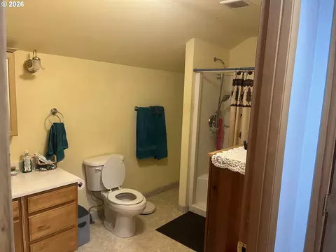 Bath - 51474 Sunflower Flat Rd, Heppner, OR 97836 photo 1 of 2